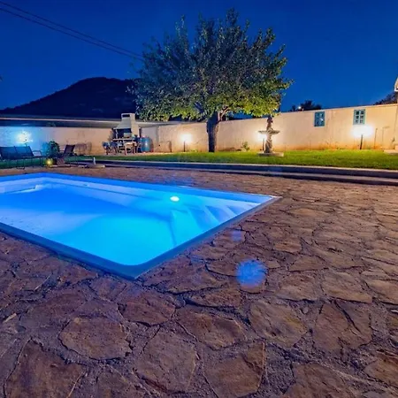 House Matan Сasa de vacaciones Tisno
